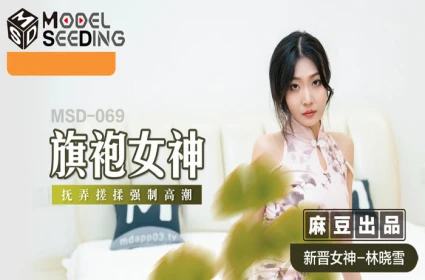 Em gái xinh lộ hàng, show vú hấp dẫn tại sex bao cao su